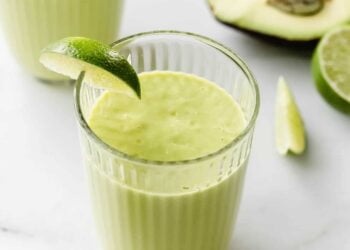 Avocado mango smoothie