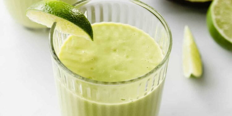 Avocado mango smoothie