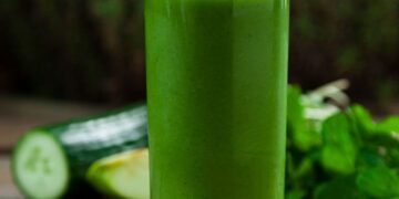 Verfrissende smoothie met andijvie en komkommer 16 Groene smoothie met andijvie en komkommer