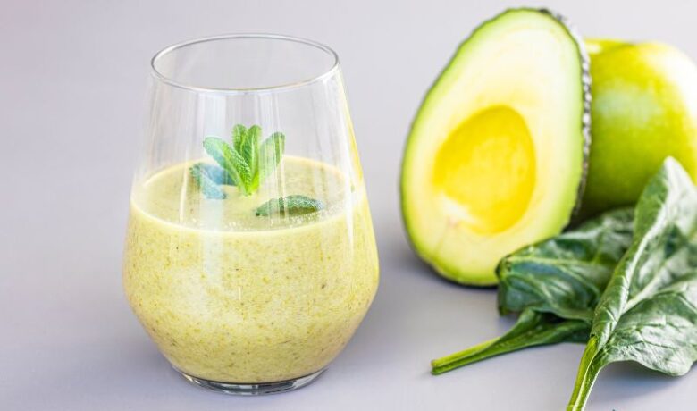 Groene smoothie met courgette en avocado