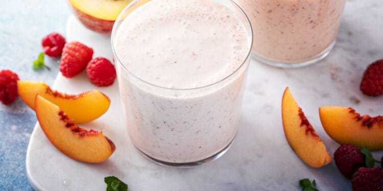 Gezonde herfstsmoothie met frambozen en perziken 11 Smoothie framboos perzik