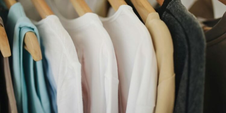 Opruimen van de kledingkast